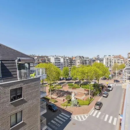 Duplex In Bruges With Market Square Views, Cleaning Included Бланкенберге