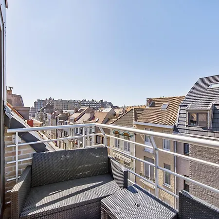 Duplex In Bruges With Market Square Views, Cleaning Included *