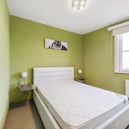 Duplex In Bruges With Market Square Views, Cleaning Included Бланкенберге